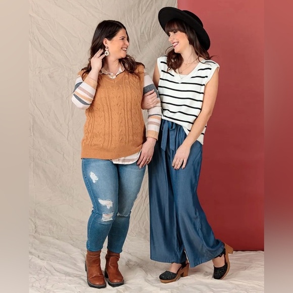 LulaRoe Nadia Striped Sweater Vest Size 3XL - Picture 2 of 3